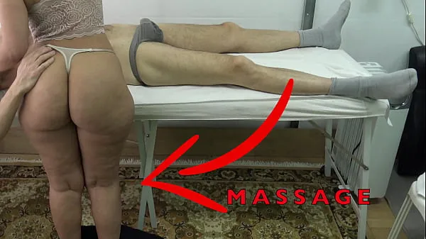 Maid Masseuse with Big Butt let me Lift her Dress & Fingered her Pussy While she Massaged my Dick Klip teratas Besar