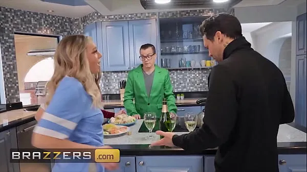 Tiffany Watson) Has To Host A Potluck Dinner Party But She Prefers To Fuck (Small Hands) Instead - Brazzers Klip teratas Besar