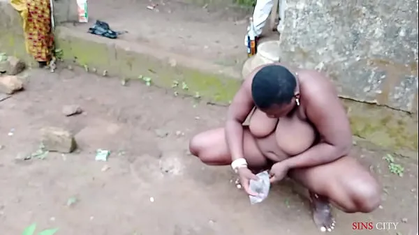 बड़े African Gift washed her pussy thoroughly before fucking the kings son outdoor शीर्ष क्लिप्स