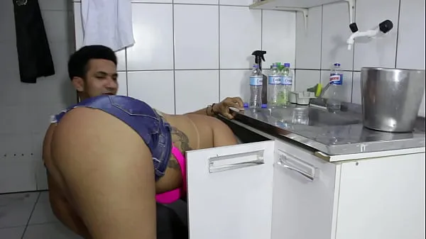 Big The cocky plumber stuck the pipe in the ass of the naughty rabetão. Victoria Dias and Mr Rola top Clips