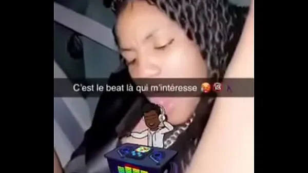 Grote Cameroonian gets off in the car with a sextoy topclips