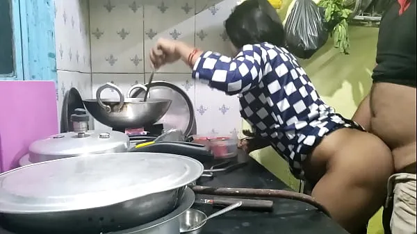 बड़े The maid who came from the village did not have any leaves, so the owner took advantage of that and fucked the maid (Hindi Clear Audio शीर्ष क्लिप्स