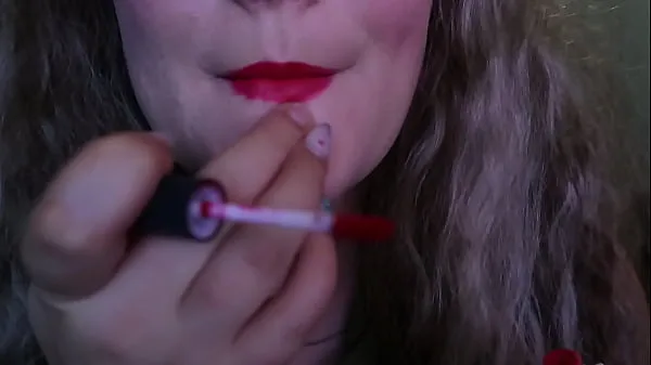 WOMAN WITH RED LIPS SMOKE A CIGAR CLOSEUP Klip teratas Besar