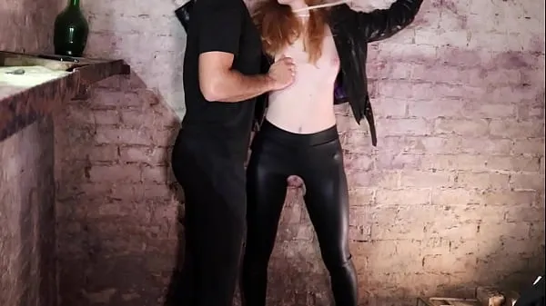 Veliki Babe in leather leggings bounded and fucked najboljši posnetki