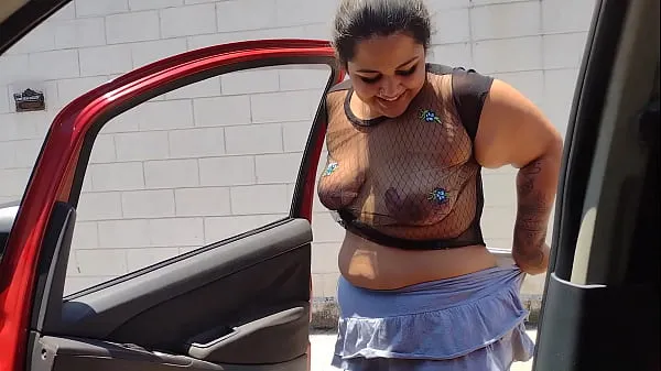 Store Mary cadelona married shows off her topless and transparent tits in the car for everyone to see on the streets of Campinas-SP in broad daylight on a Saturday full of people, almost 50 minutes of pure real bitching topklip