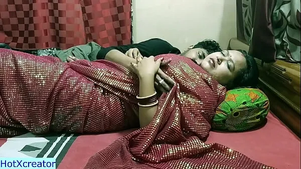 Stora Indian hot married bhabhi honeymoon sex at hotel! Undress her saree and fuck toppklipp