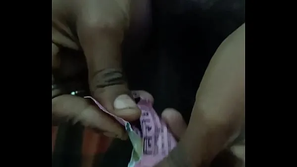 بڑے Nammakkal Tamil Prostitute Aunty shows big tits and hairy pussy for just 300rs ٹاپ کلپس