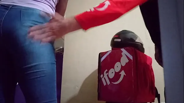 Duże Married working at the açaí store and gave it to the iFood delivery man najlepsze klipy
