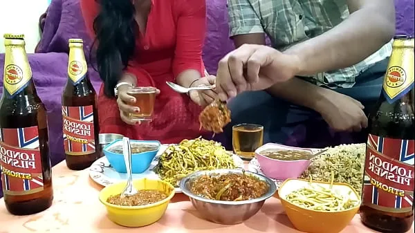 큰 The mistress made special food for the sahib and while eating food, she kissed the pussy. Hindi with sexy voice. Mumbai ashu 인기 클립