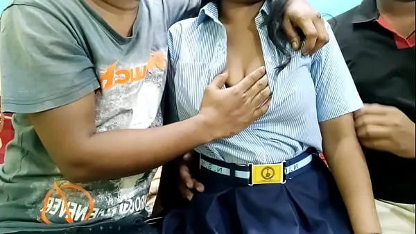 Два парня усердно работали над девушкой после соблазнения девушки из колледжа | Мумбаи Ашу