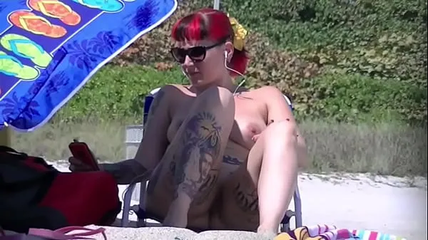 Veliki Exhibitionist Wife & 172 - Morgan La Rue First Time At The Nude Beach Making A Voyeur Video For Her Husband najboljši posnetki