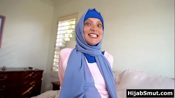 Big Muslim girl looses virginity to a classmate top Clips