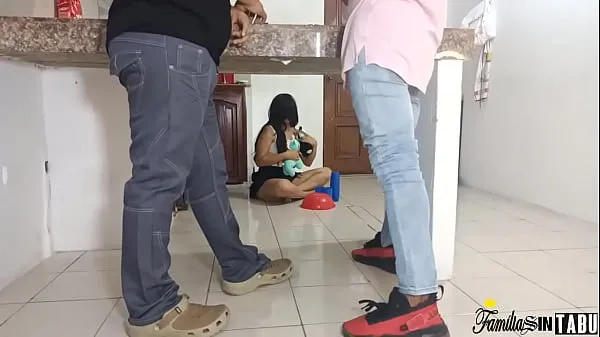 Curious teen eats a stranger's cock, asshole stepdad fucks his stepdaughter without her noticing, ful creampier in tight pussy of hot big ass girl Klip teratas besar