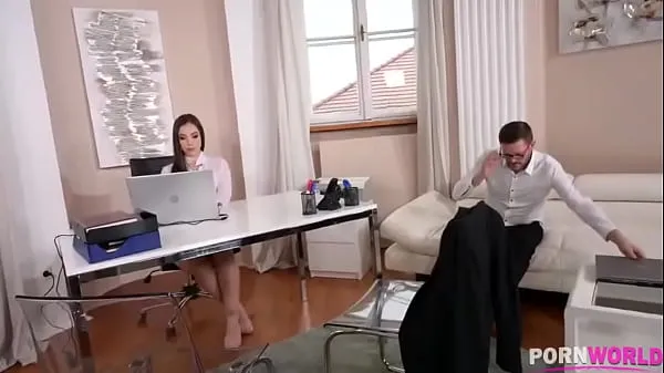 Anastasia Brokelyn masturbates her wet pussy in the office and gets fucked GP1279 Klip teratas besar