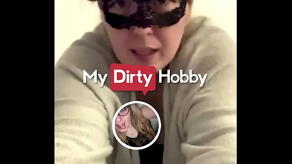 Velké CurvySecret) Puts A Butt Plug For The First Time In Her Tight Asshole Loves It - My Dirty Hobby nejlepší klipy