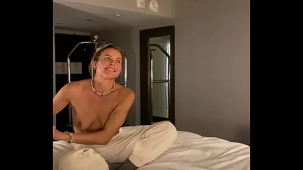 Büyük Adorable Topless Girl in Glasses Jerks off Fat Cock in Hotel Room- Kate Marley en iyi Klipler