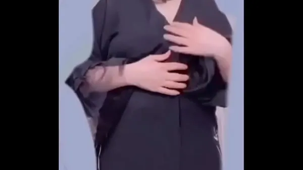 Duże Saudi woman in niqab, 2023 fire show najlepsze klipy