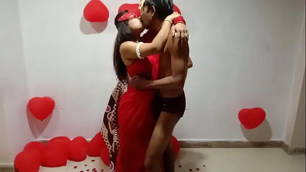 Veliki Newly Married Indian Wife In Red Sari Celebrating Valentine With Her Desi Husband - Full Hindi Best XXX najboljši posnetki
