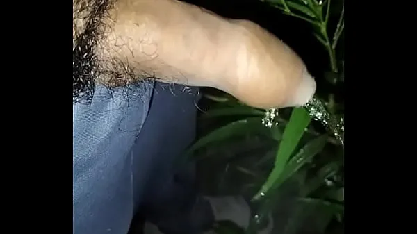 Μεγάλα I pee outdoors at night κορυφαία κλιπ