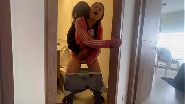 My friend leaves me alone at the hot aunt's house and we fuck in the bathroom Clip hàng đầu lớn