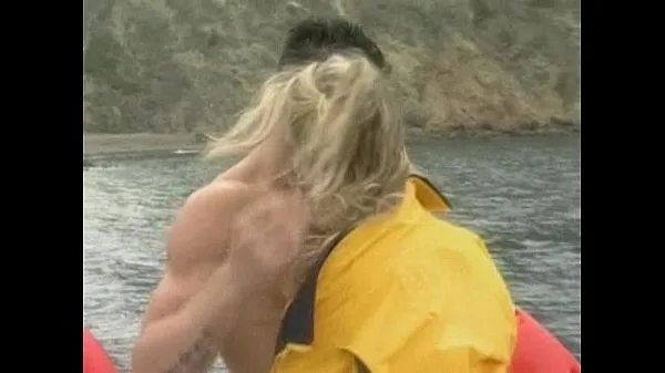 Büyük Sex on a boat with busty Farrah en iyi Klipler