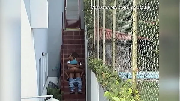 큰 Young couple fucks in the backyard and is filmed from afar 인기 클립
