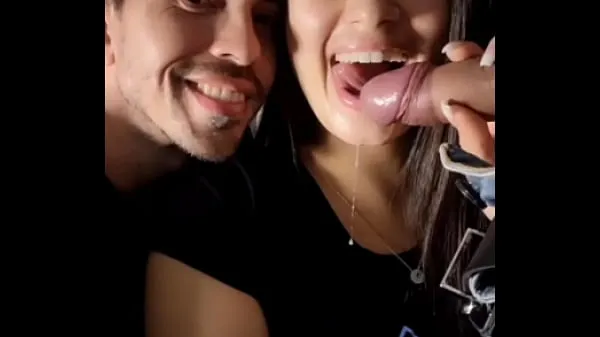 I recorded my wife sucking a stranger's dick, and I kissed her with a mouth full of cum Klip teratas Besar