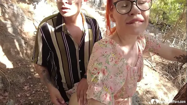 Store Horny Couple Has Spontaneous Sex In The Woods topklip