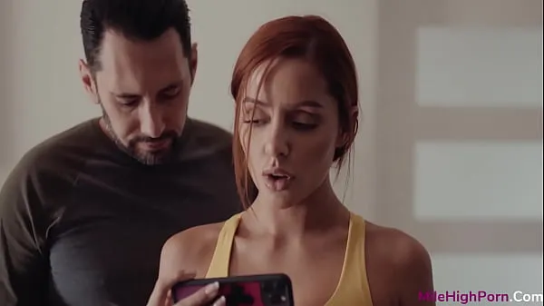 Μεγάλα Vanna Bardot Catches Her Stepdad Videochatting With His Secretary κορυφαία κλιπ