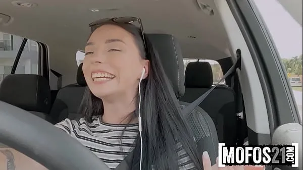 Veľké TEEN Uber driver is HOT AS FUCK (Gianna Ivy) - MOFOS21 najlepšie klipy