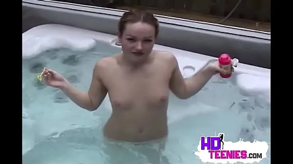 Suuret Sweet teen showing her small tits and pussy in jaccuzi huippuleikkeet