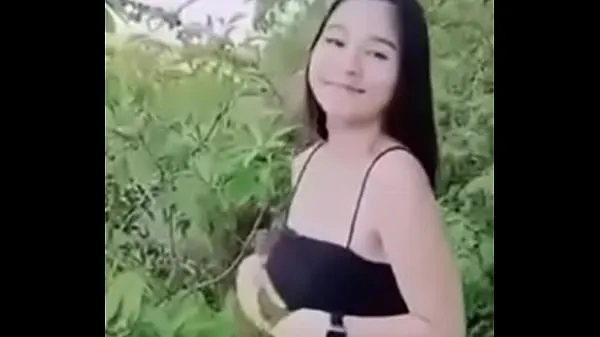 Little Mintra is fucking in the middle of the forest with her husband Klip teratas Besar