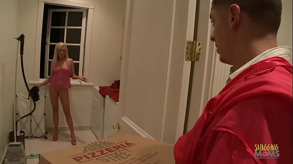 Lucky delivery guy gets to bang a naughty blonde MILF