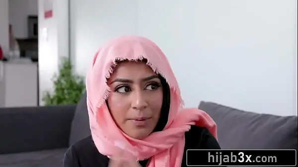 Большие Горячая мусульманская молодая женщина должна сосать и трахаться с соседом, чтобы сохранить свой секрет (Binky Beaz лучшие клипы