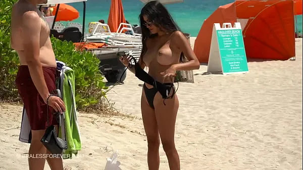 Grandes Esposa gostosa de peitos enormes na praia principais clipes
