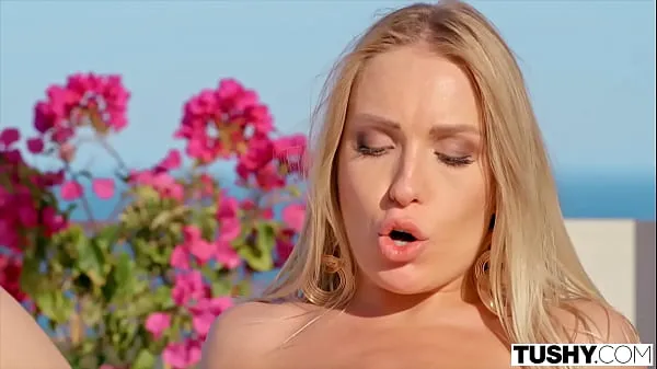 Veliki TUSHY Sexy hotel patron Angelika seduces valet for anal fun najboljši posnetki