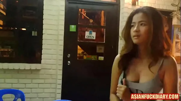 Veliki Asian babe rides a tourist cock in Hotel room najboljši posnetki