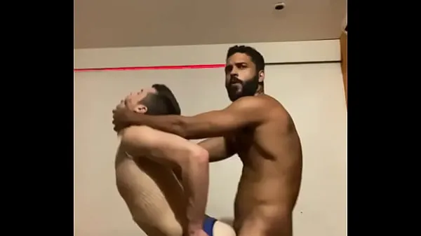 Grote Taking advantage of the empty room to fuck at the party topclips