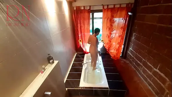 Peep. Voyeur. Housewife washes in the shower with soap, shaves her pussy in the bath. 2 1 Klip teratas Besar