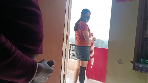 Public Dick Flash Neighbor was surprised to see a guy jerking off but helped him XXX cum Klip teratas besar
