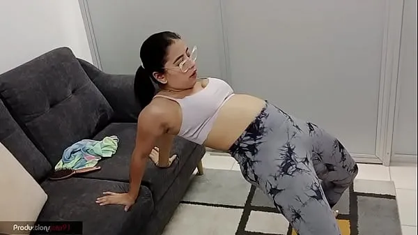 大I get excited to see my stepsister's big ass while she exercises, I help her with her routine while groping her pussy顶级剪辑