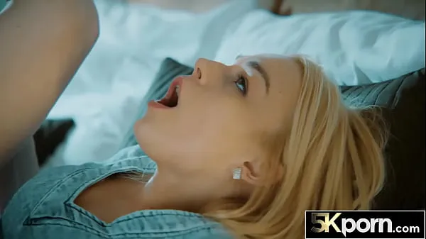 Büyük 5KPORN Cute Blonde Plays With Her Pussy Before Sex en iyi Klipler