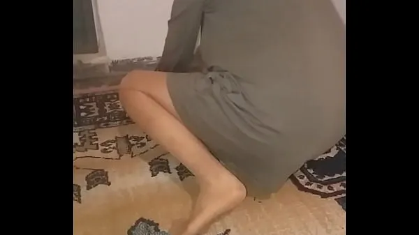 Store Mature Turkish woman wipes carpet with sexy tulle socks topklip