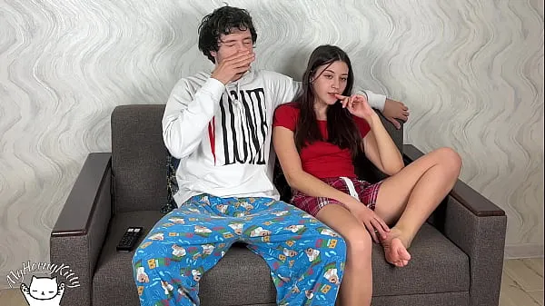 Velké Step Sister Sits On Step Brother And Rubs Her Pussy On The Tip Of His Cock But He Accidentally Cums Inside Her!! Cream Pie In Step Sis nejlepší klipy