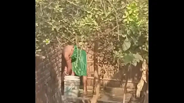 Veliki Sexy bhabhi big boobs bathing videos najboljši posnetki