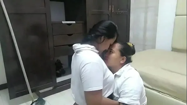 بڑے I find the maid stuck with her ass in the air, before helping her out I give her good lick of ass and pussy ٹاپ کلپس