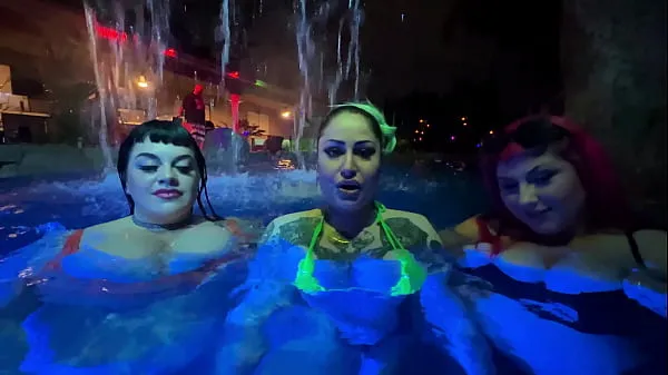 Duże Horny Sluts With Huge Tits Get Kinky In The Pool najlepsze klipy