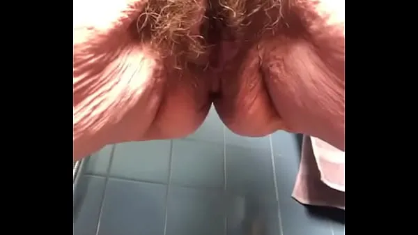 Big Granny peeing top Clips