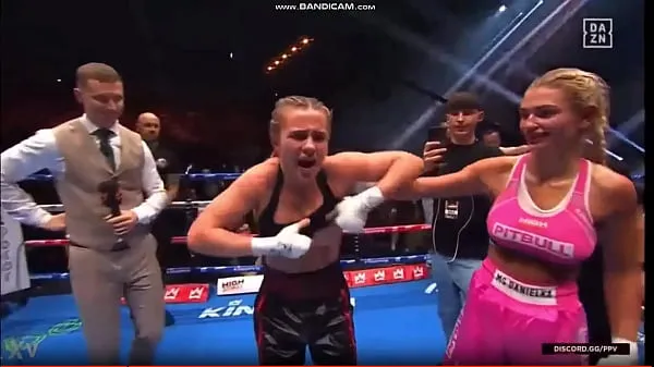 คลิปยอดนิยม Uncensored Daniella Hemsley Flashing after boxing Win คลิปยอดนิยม