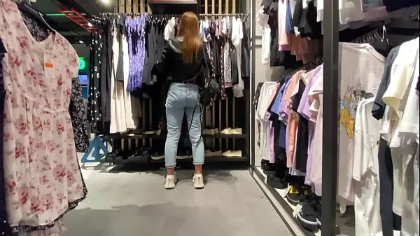 The Girl Worked Out The Purchase Right In The Locker Room Of The Shopping Center Clip hàng đầu lớn
